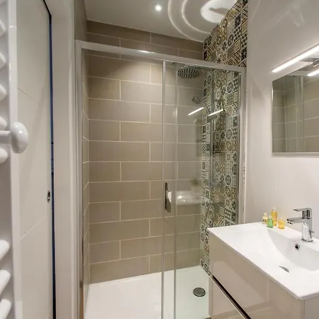 Appart-hotel De Standing Avec Jacuzzi Privatisable En Option Apartment