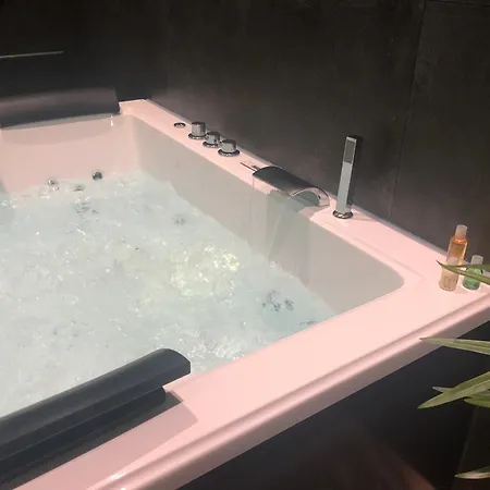 Appart-hotel De Standing Avec Jacuzzi Privatisable En Option Lägenhet