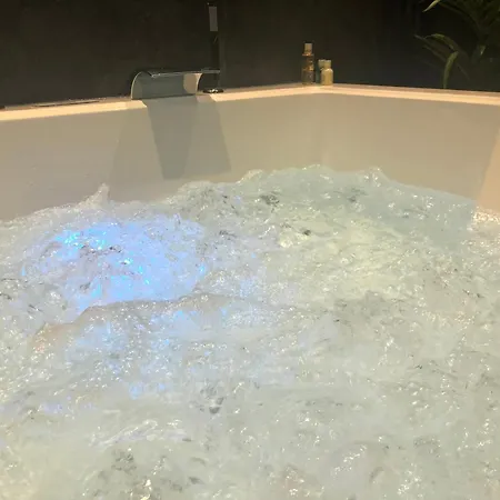 Appart-hotel De Standing Avec Jacuzzi Privatisable En Option Lägenhet